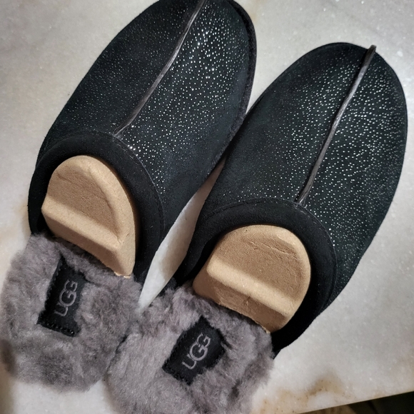 Slippers - Picture 3 of 4